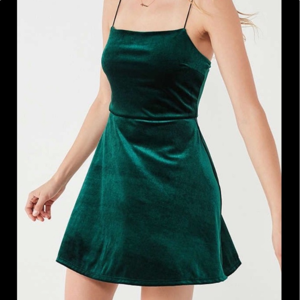 Urban Outfitters Medium Mini Dress Green Velvet‎ Spaghetti Strap Holiday Party